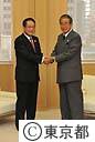 犬飼サッカー日本協会会長の石原知事表敬