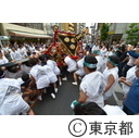 スサノオ神社の神輿と都電