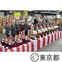 築地市場の初セリ（生鮮野菜）