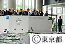 ＩＯＣ評価委員会の会場視察（東京中心部の巨大都市模型を紹介）