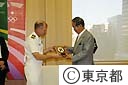 米海軍デンバー艦長石原知事を訪問