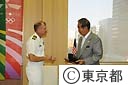 米海軍デンバー艦長石原知事を訪問