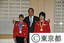 第42回世界体操選手権大会メダリスト（内村航平､田中理恵）選手が石原知事を訪問