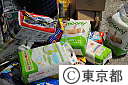 民間から山のように届いた援助物資(東日本大震災）
