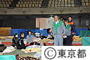 石原知事が東京武道館へ避難民を訪問（東日本大震災）