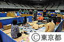石原知事が東京武道館へ避難民を訪問（東日本大震災）