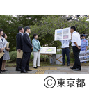 石井国土交通大臣と小池知事の高規格堤防の視察