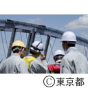 東西水路横断橋の移動設置工事