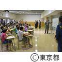 「東京防災」と「防災ノート」を活用した授業（知事視察）