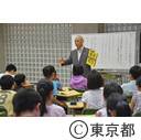 「東京防災」と「防災ノート」を活用した授業（知事視察）