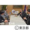 造幣局副知事表敬（五百円貨幣の贈呈）