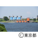 新荒川大橋から新旧岩淵水門