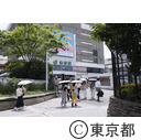 猛暑の新宿駅東口周辺