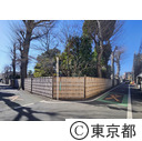 童謡「たきび」の歌の発祥地。その曲がり角にある垣根
